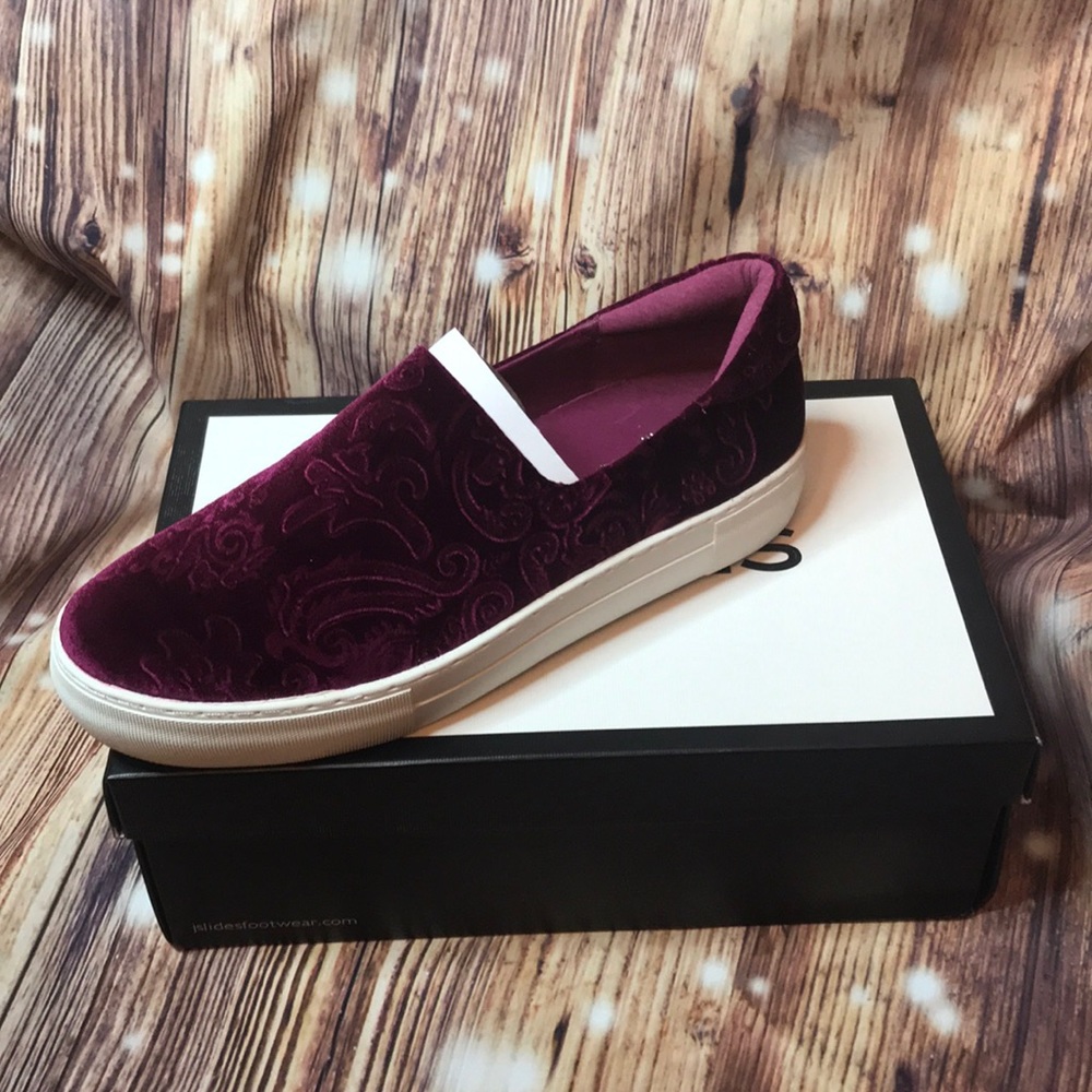 BEAUTIFUL VELVET SLIP ONS! Leather cushion NWT - Picture 2 of 3